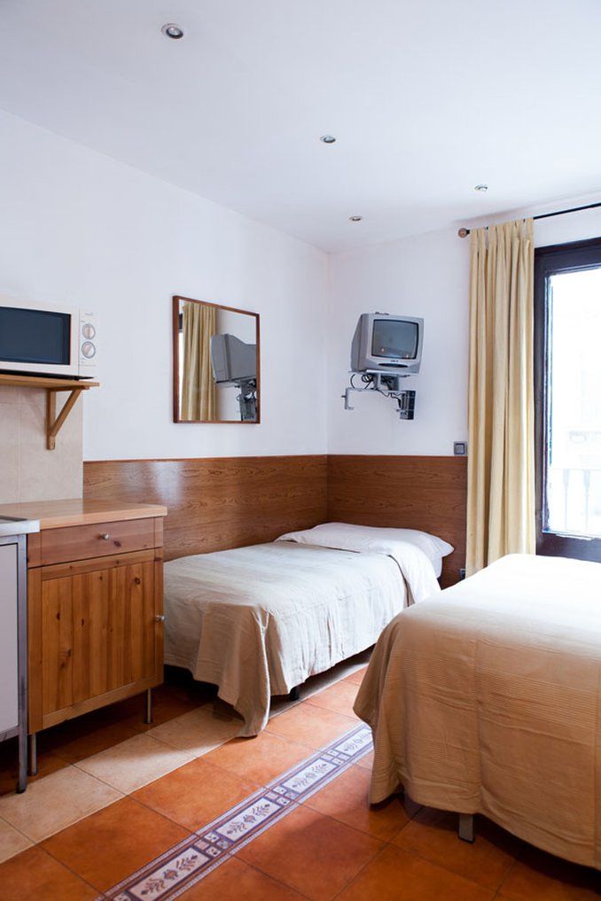 Estudios Pelayo Guest House บาร์เซโลนา ภายนอก รูปภาพ